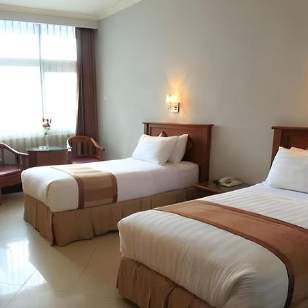 Hotel Tarakan Plaza Экстерьер фото