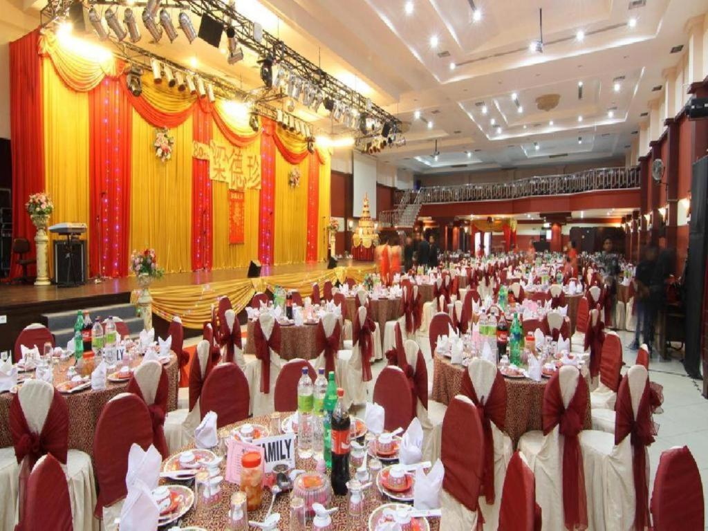 Hotel Tarakan Plaza Экстерьер фото