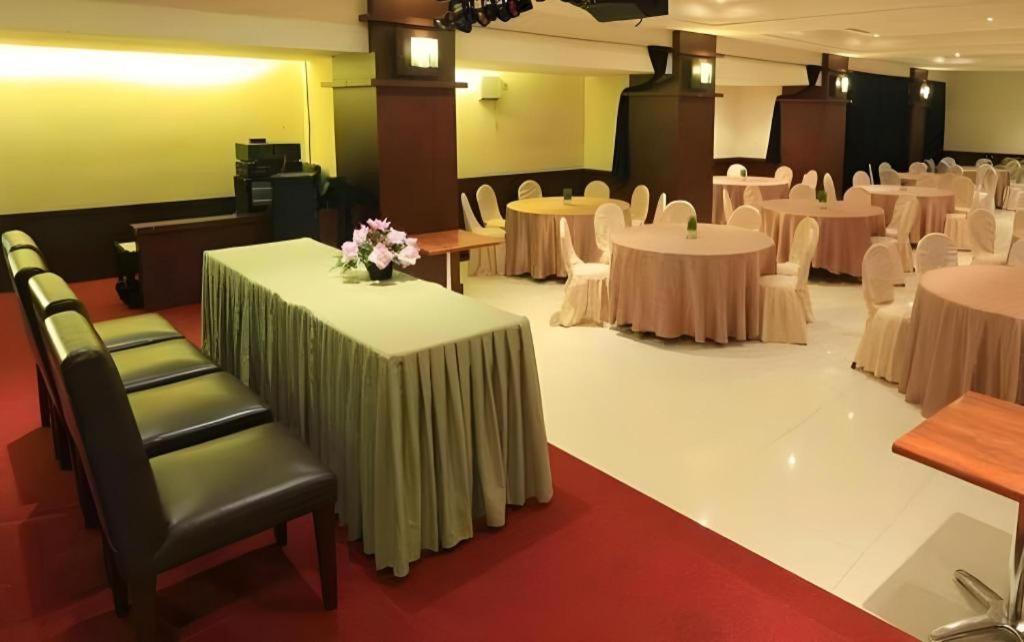 Hotel Tarakan Plaza Экстерьер фото