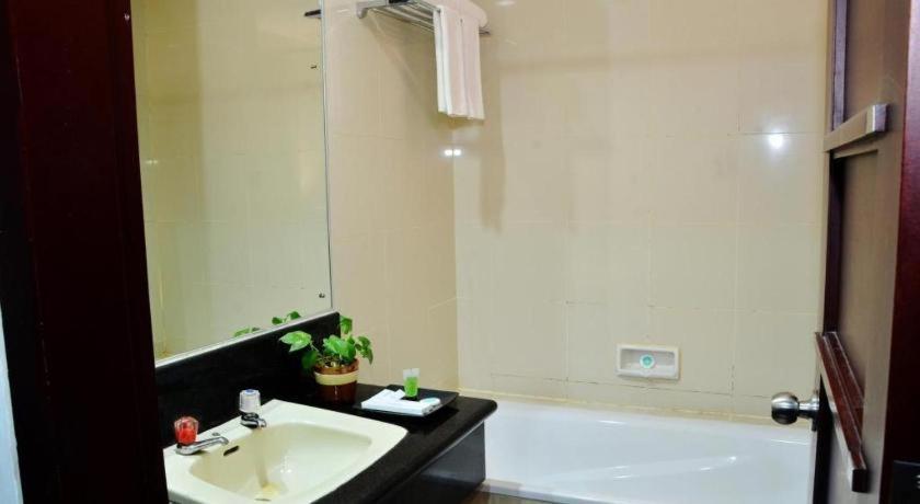 Hotel Tarakan Plaza Экстерьер фото